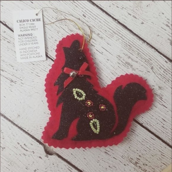 Alaskan Sparkly silhouette wolf ornament - Picture 1 of 3